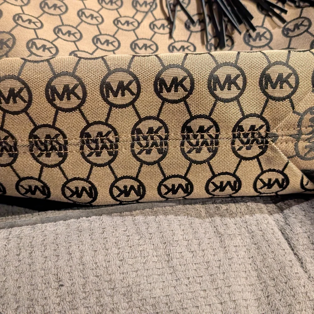 Michael Kors Monogram Black and Brown Shoulder Bag - Picture 2 of 3